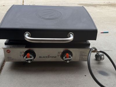 Blackstone 2-Burner 22" Griddle W/Hood Omnivore