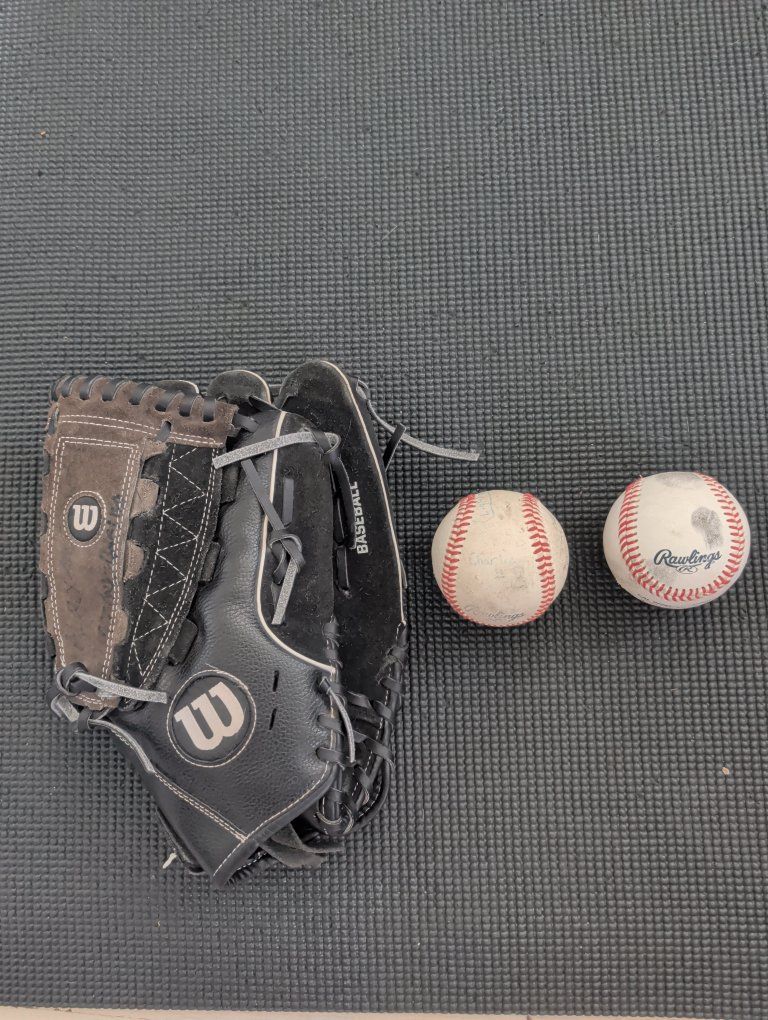 Wilson A03RB158512 12" Youth Baseball Glove Right Hand Throw Used