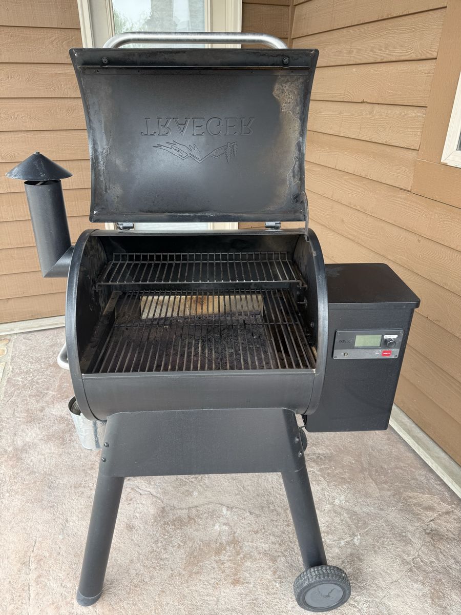 Traeger Pro 575 Pellet Grill/Smoker