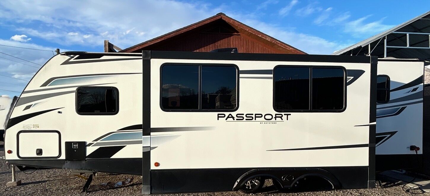 2021 Keystone Passport 30 foot, sleeps 10, U-shaped dinette, electric jacks, half ton tow, Clean Title, Everything Works