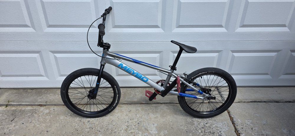 MEYBO CLIPPER Pro 22 bmx bike