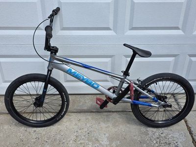 MEYBO CLIPPER Pro 22 bmx bike