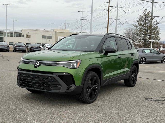 2026 Volkswagen Taos SE Black 4Motion