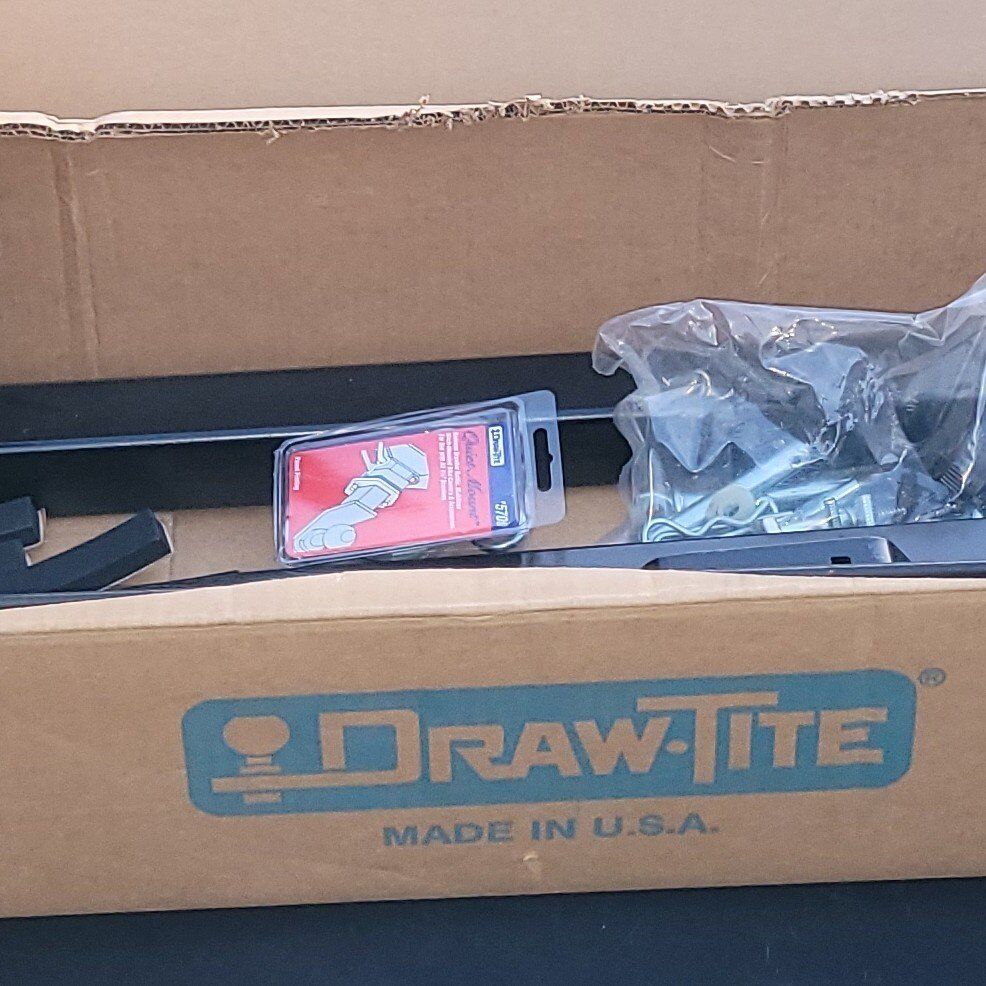 NEW Draw-Tite Hitch Mounted 4 Place Bike Carrier