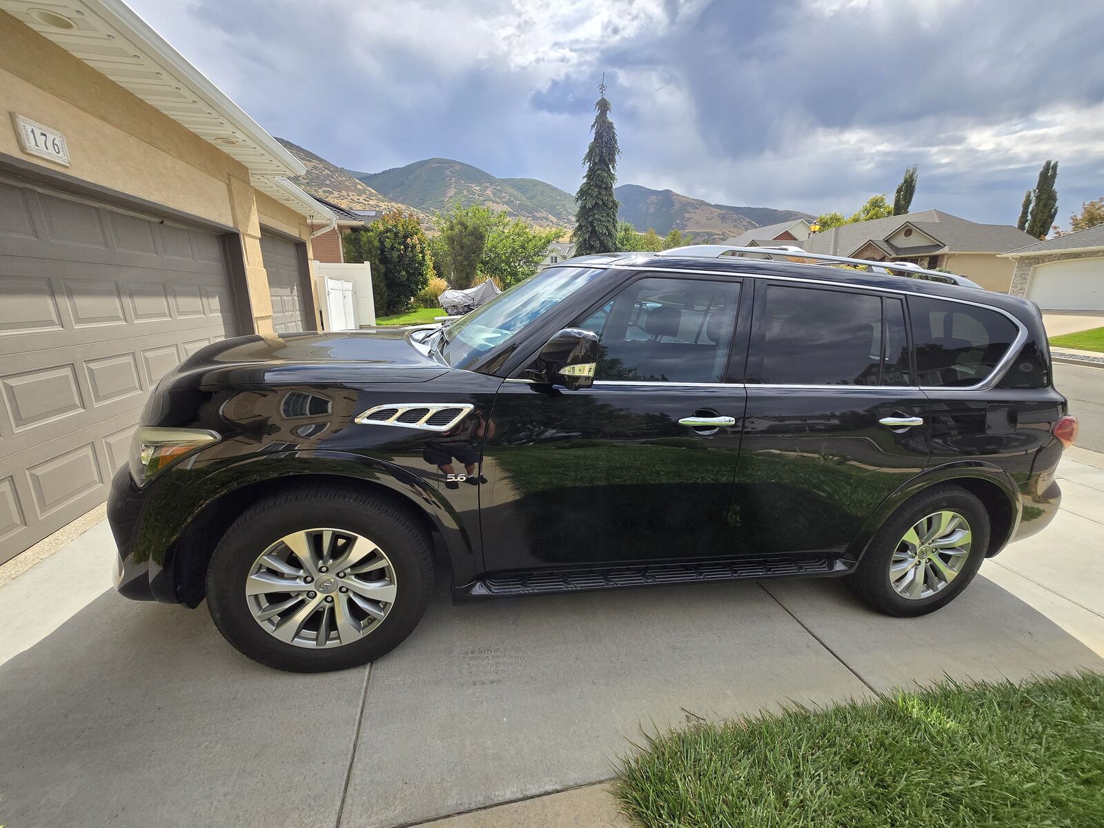 2017 Infiniti QX80 Base