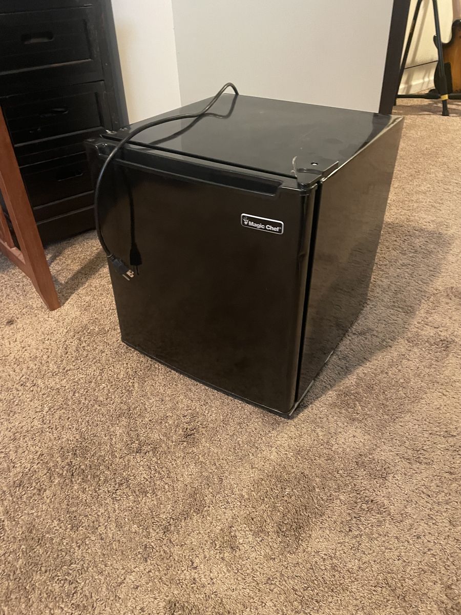 Magic Chef mini fridge