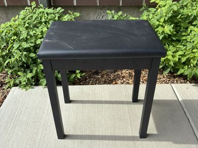 bench (keyboard or piano)