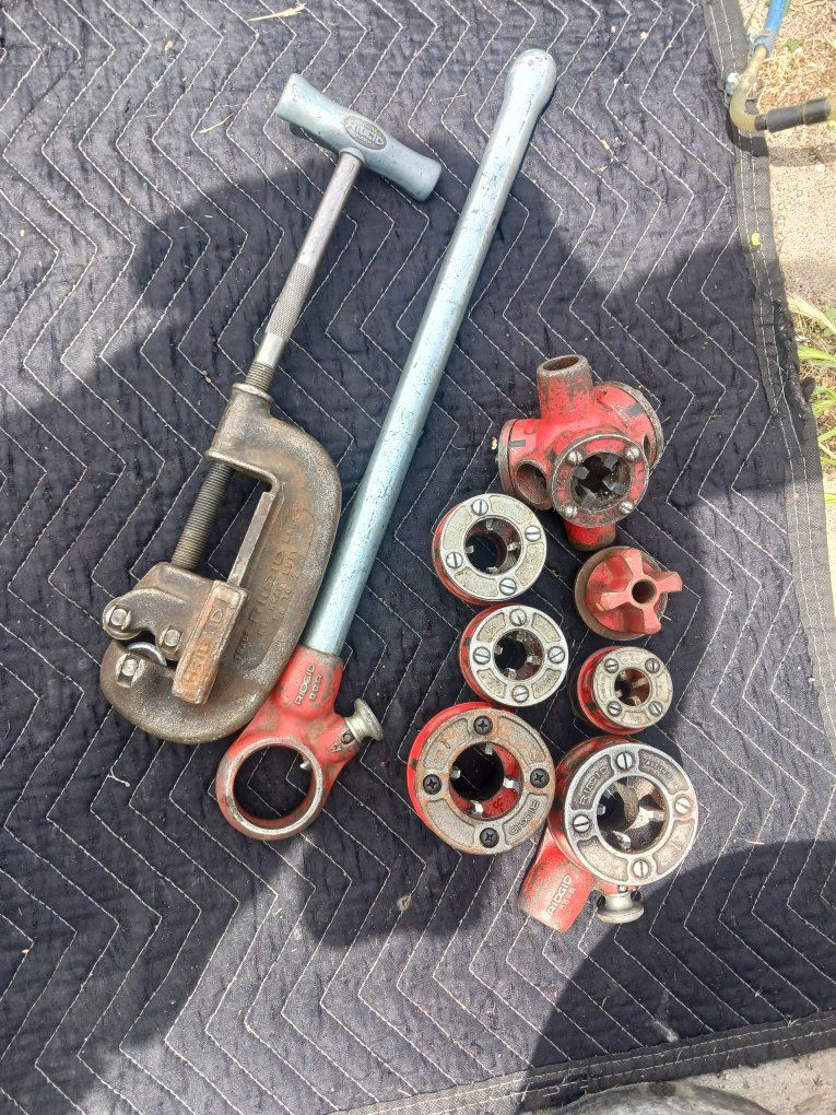 Ridgid pipe threading dies oor
