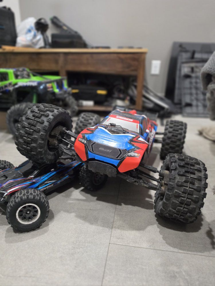 Upgraded Team Corally KronosV2 6S RTR - Pro-Line Belted Tires & 6S LiPo