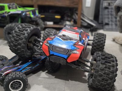 Upgraded Team Corally KronosV2 6S RTR - Pro-Line Belted Tires & 6S LiPo