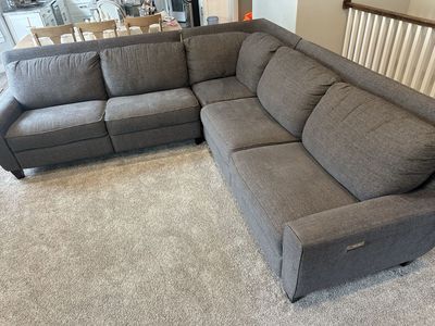 La-Z-Boy L Shaped Sectional Couch in Good Condition With Recliners and USB