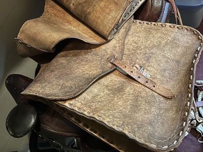 Saddlebags for western saddle