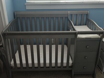 Dream On Me Jayden 4-In-1 Mini Convertible Crib &