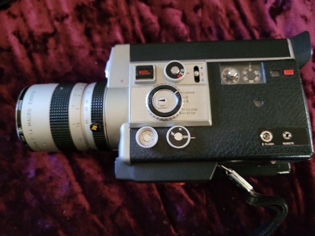 Vintage canon auto zoom 814 electronic