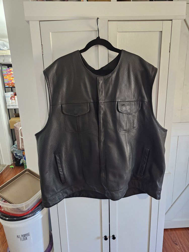 Milwaukee Leather Men's Black Leather Motorcycle Vest Size 7XL Multiple Pockets