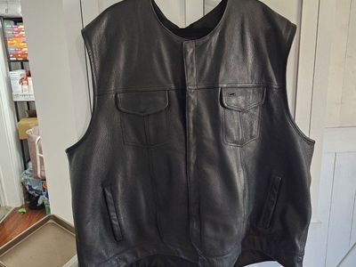 Milwaukee Leather Men's Black Leather Motorcycle Vest Size 7XL Multiple Pockets