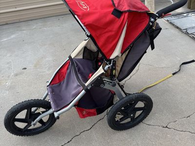 BOB Revolution Jogging Stroller - Red/Gray - Fixed Front Wheel, Tire Sealant