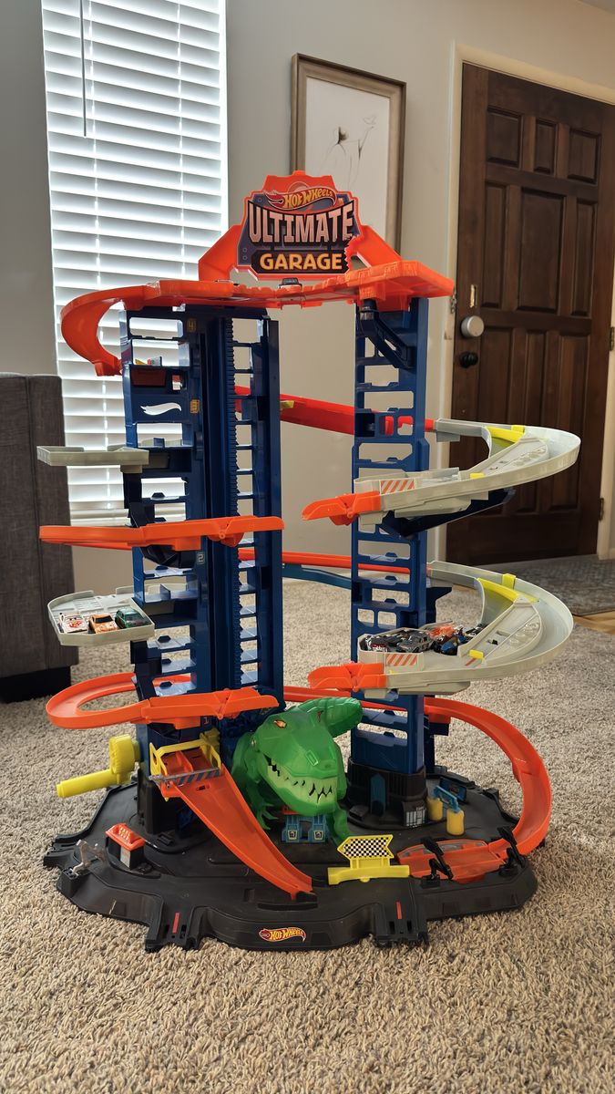 Hot Wheels Ultimate Garage - Track Set w/ Elevator
