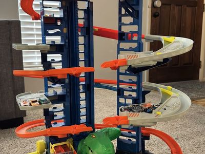 Hot Wheels Ultimate Garage - Track Set w/ Elevator