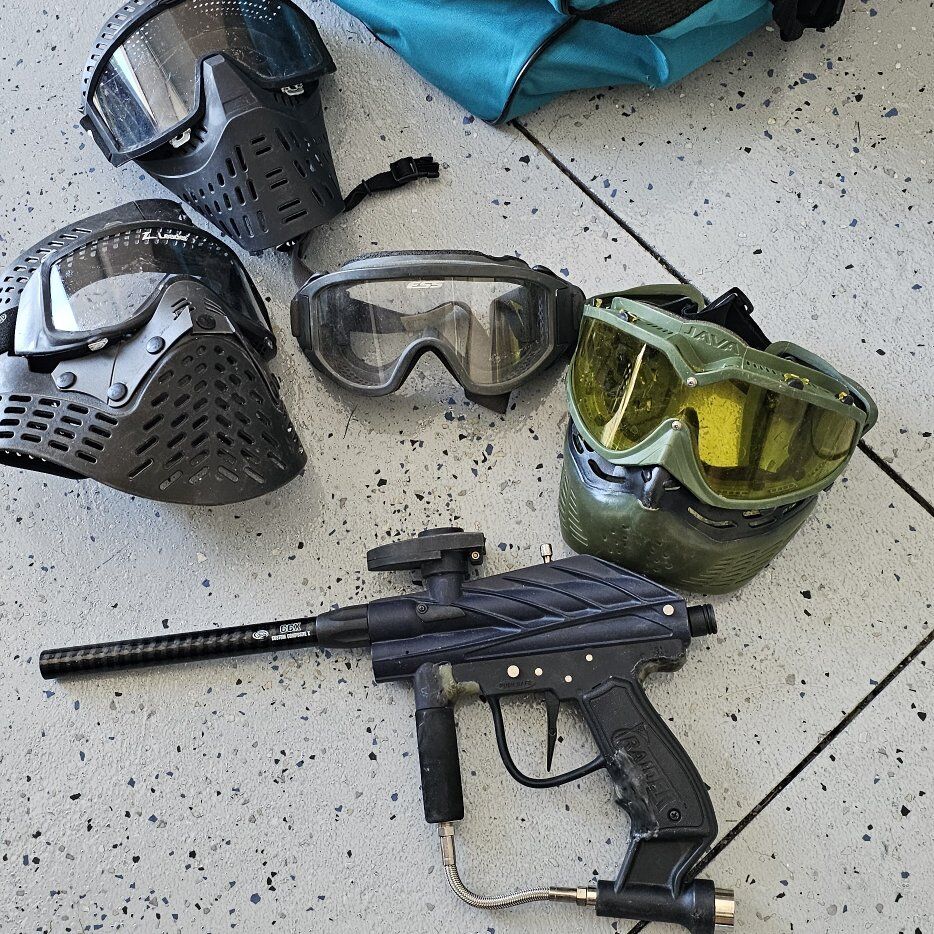 Paintball Gun & 4 masks