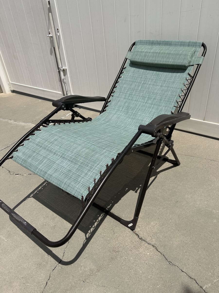 Foldable / Portable Relaxing Zero Gravity Lounge Chair 
