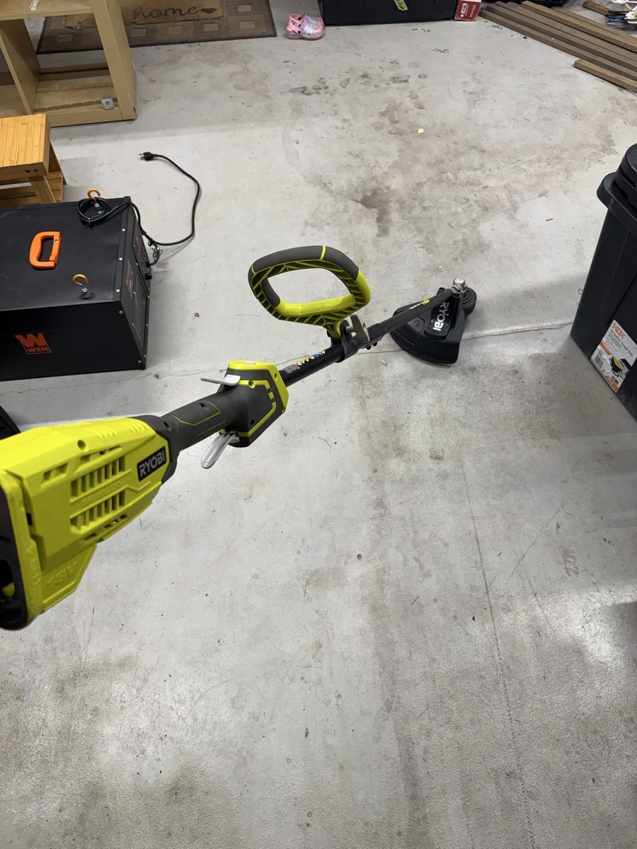 RYOBI ONE+ 18V Brushless String Trimmer – Like new