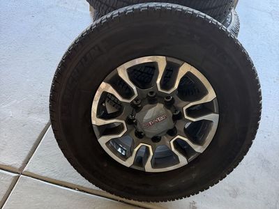 GMC Sierra Tires And Wheels 275/70/R18