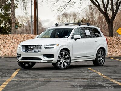 2024 Volvo XC90 Recharge T8 Ultimate Bright Theme 7P