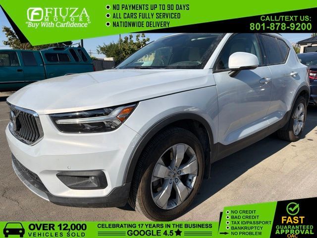 2022 Volvo XC40 T5 Momentum