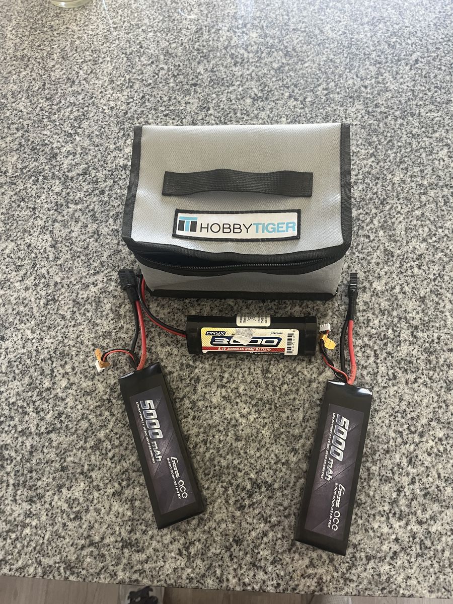Onyx 255 Dusl Battery Charger With Batteries