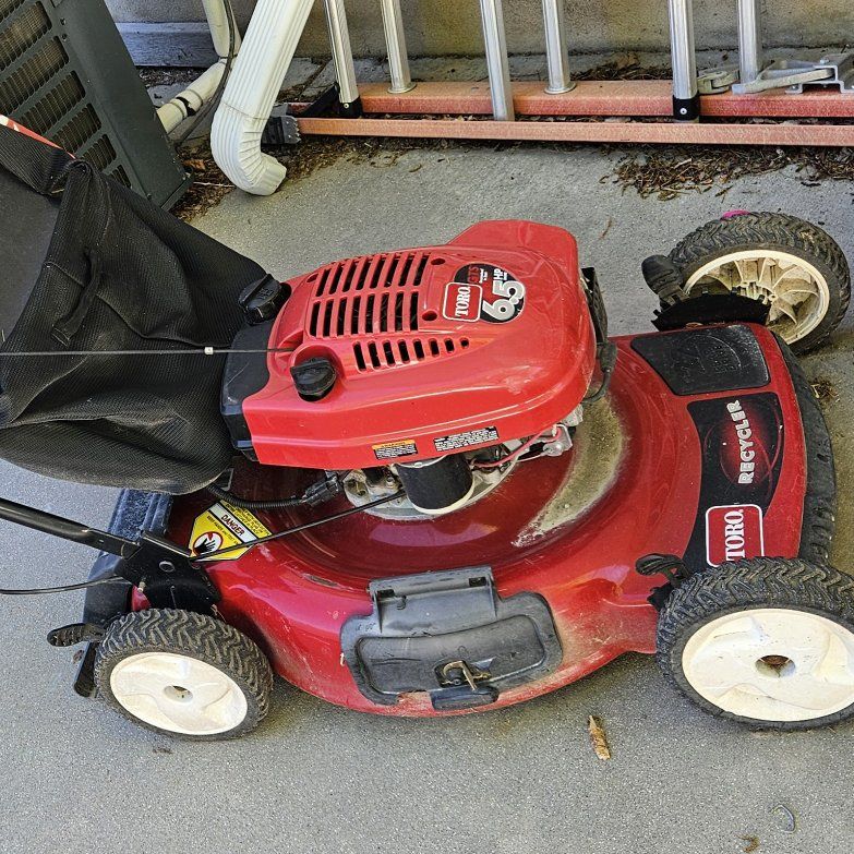 Toro Personal Pace Lawnmower/recycler