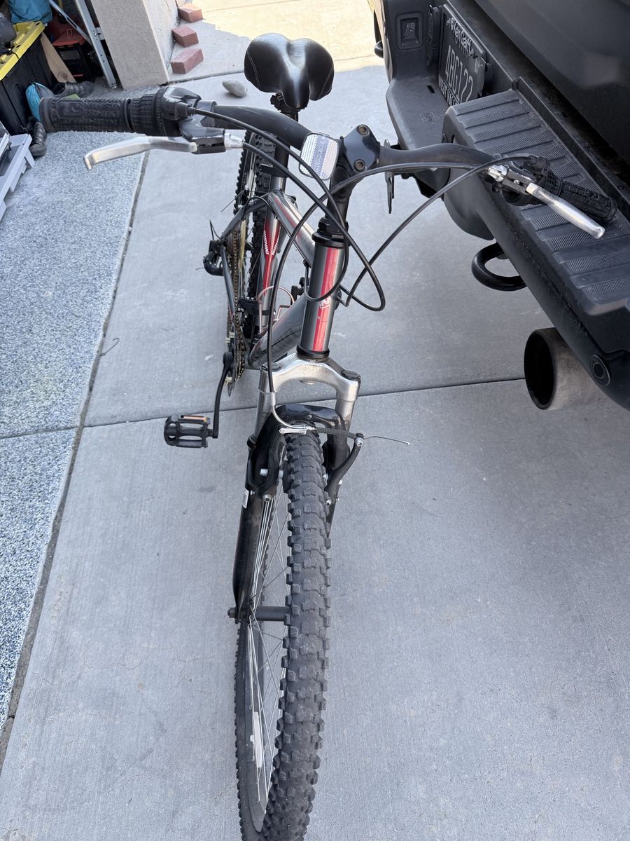 Young men’s mountain bike as is