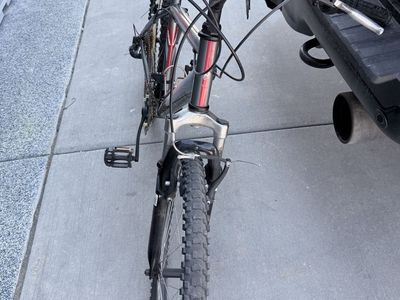 Young men’s mountain bike as is