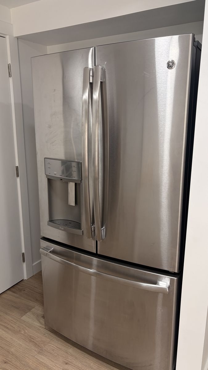 GE Profile 22.1 cubic foot refrigerator