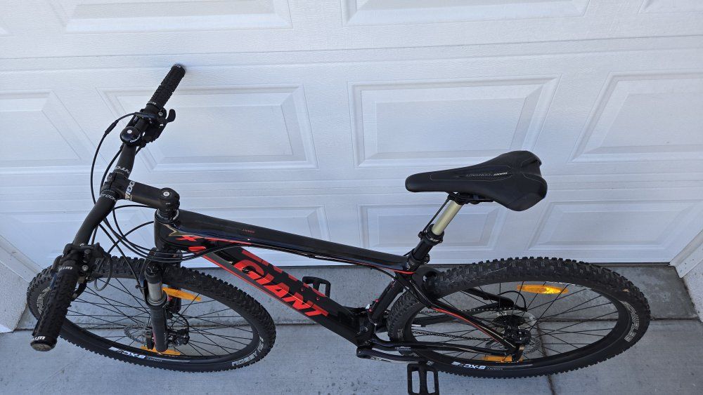 Giant XTC 29er Mountain Bike - Black/Red, Hardtail, Disc Brakes Size Large