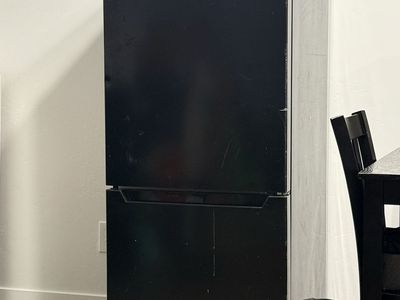 Insignia bottom Freezer Refrigerator