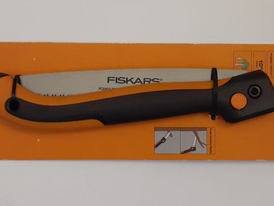 New Fiskars 10-inch Folding Hand Pruning Saw with Dual Position Locking Saw Blade and Triple Ground Teeth