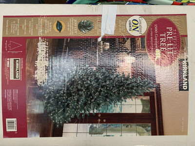 Beautiful, High-Quality 7.5’ Christmas Tree