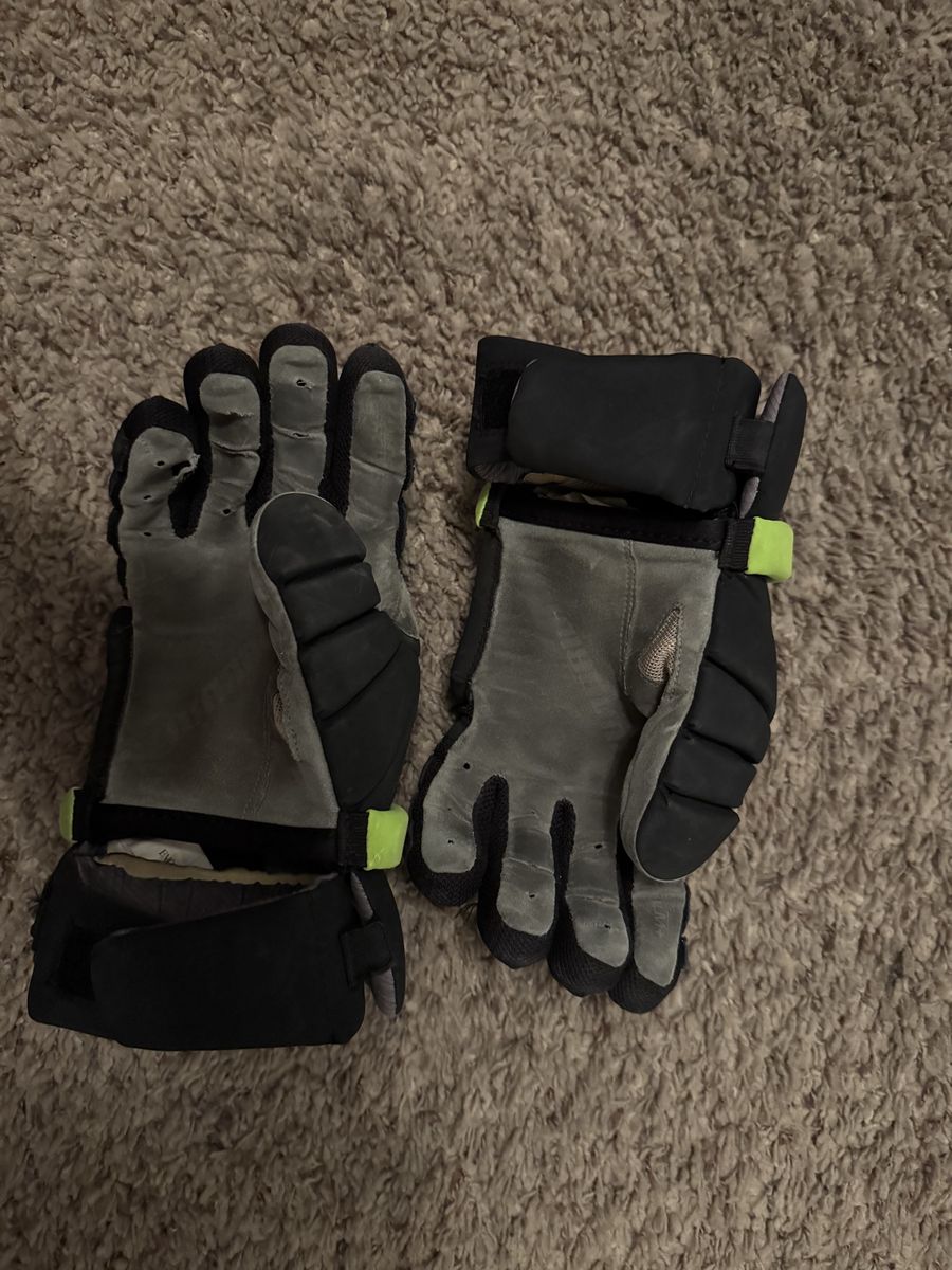 Lacrosse gloves