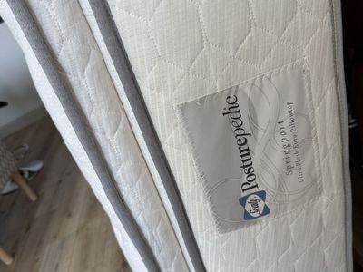 Sealy Posturepedic Springport Ultra Plush Euro Pillowtop Queen Mattress