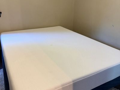Zinus Queen Memory Foam Mattress