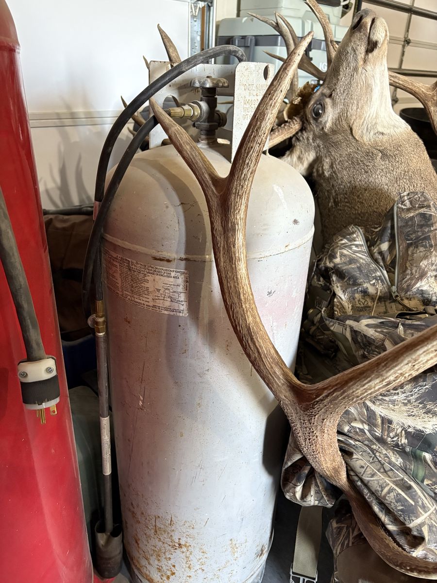 100 Pund Propane Tank