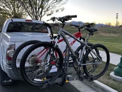 Saris Tray Hitch Rack for 2 Bikes