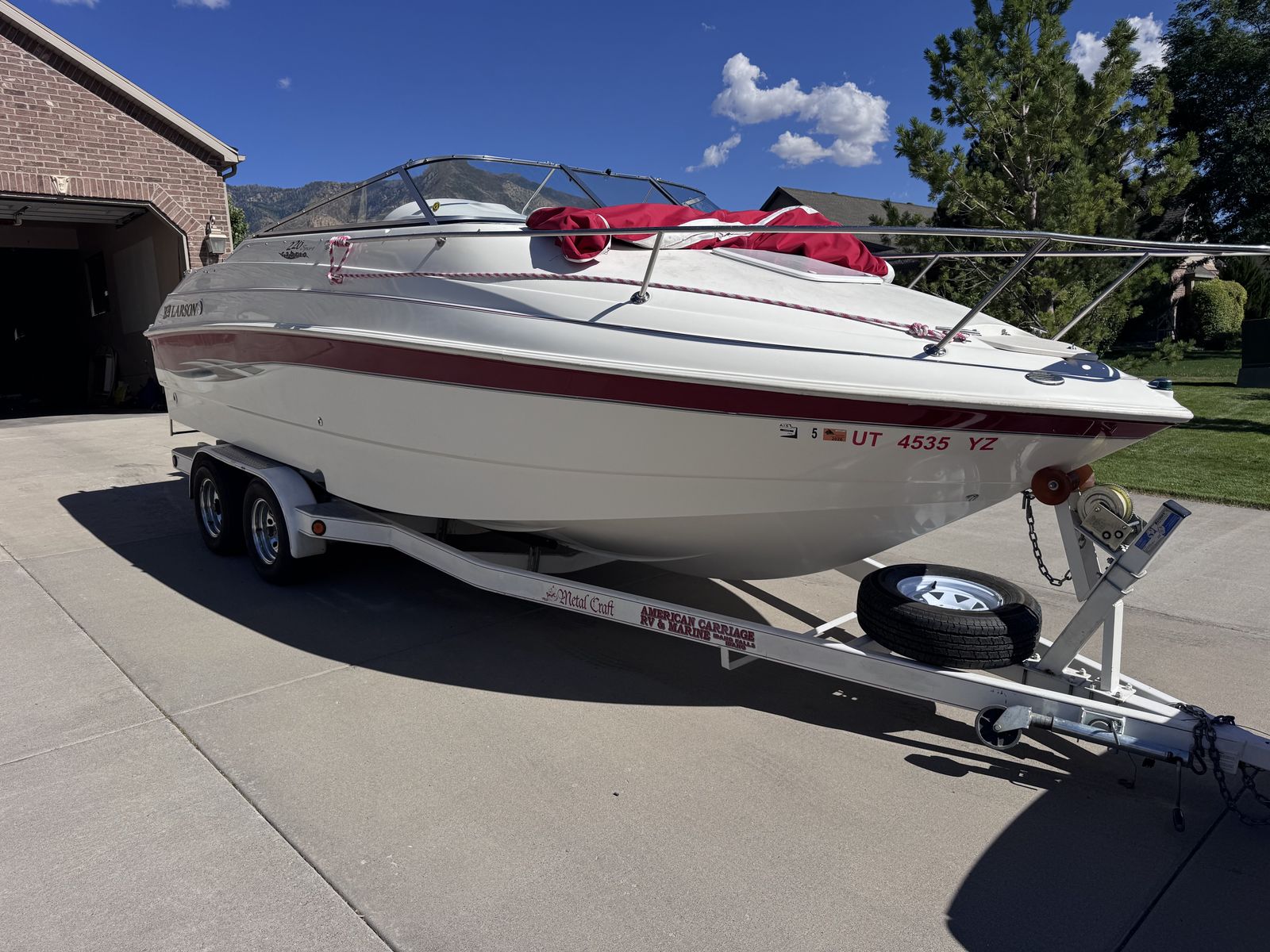 2000 Larson Cabrio 220 Sport Boat with 350 Mag Motor and Bravo 3 Outdrive