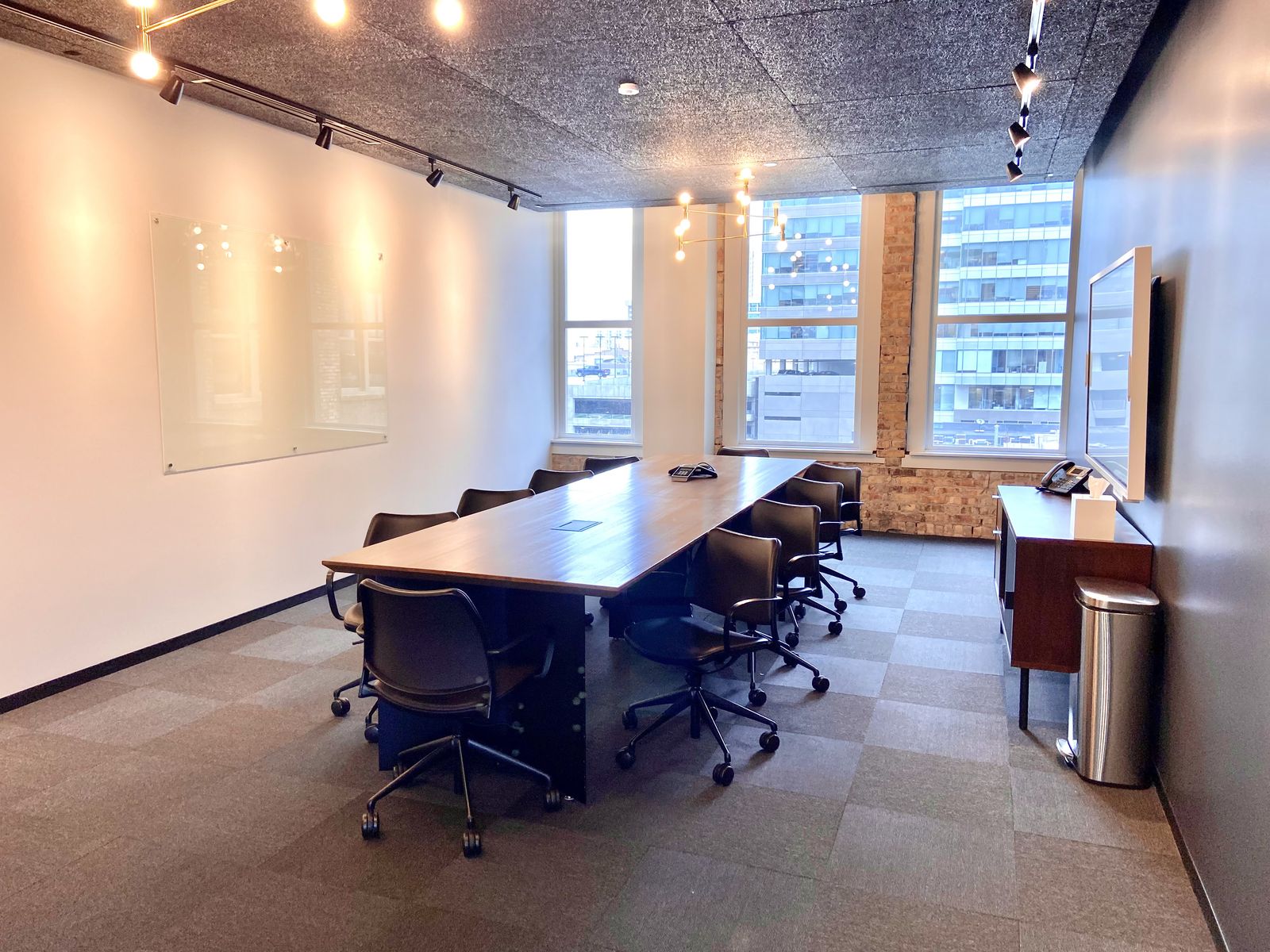 Last-Minute Meeting? We've Got a Room for You!
