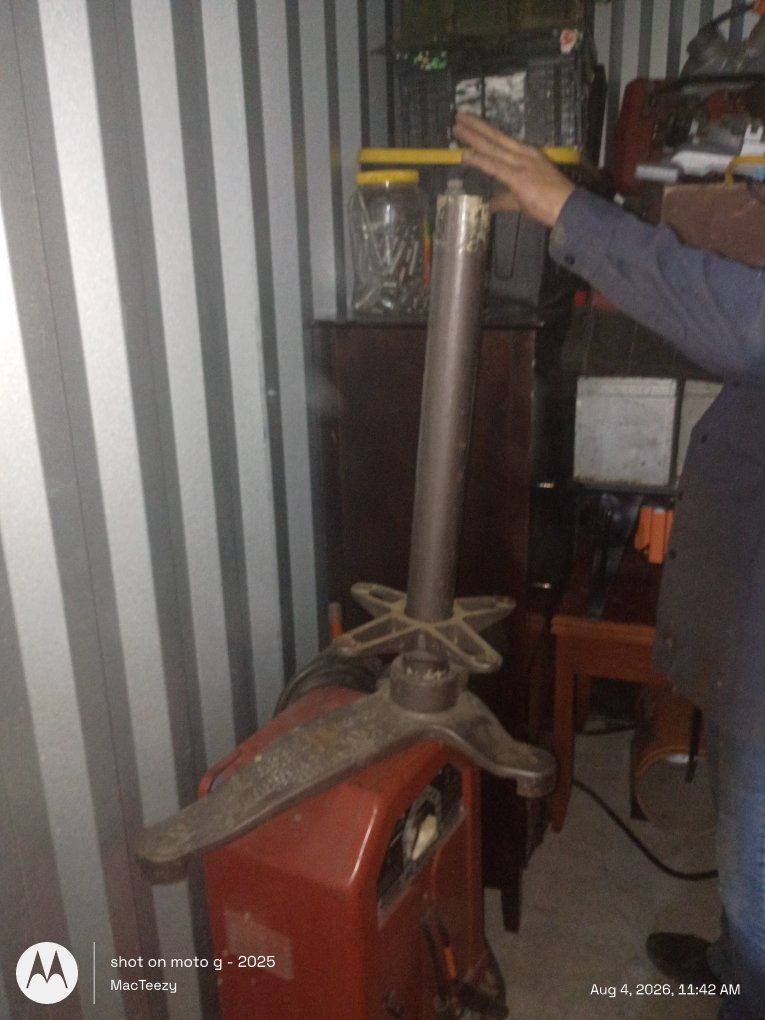 Vintage W M Cissell Mfg Co Heavy Duty Cast Iron Base Shaft Assembly