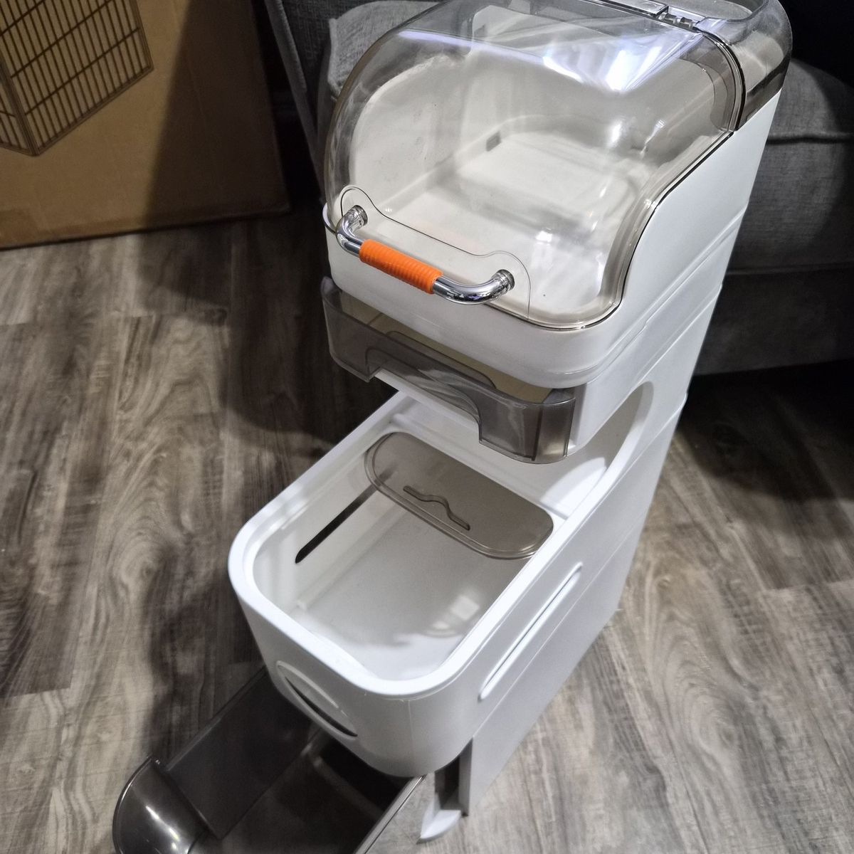 Slim bathroom organizer