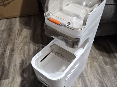 Slim bathroom organizer