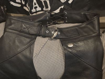 Harley-Davidson Men\Women's XL Genuine Leather. Harley Davidson Motorcycle Chaps - Black, Made in USA. Cash only OBO