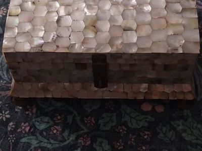 Vintage Mother of Pearl Inlaid Wooden Keepsake/Jewelry Box